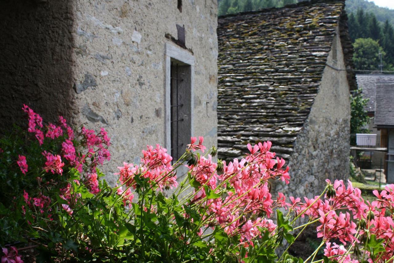 B&B Casa Quaroni Anzino Exterior foto